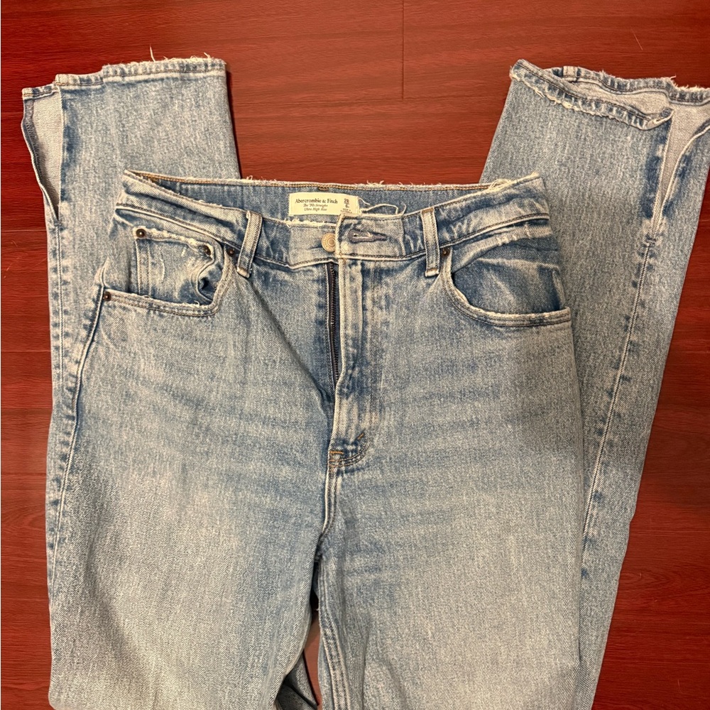 Abercrombie & Fitch The 90’s straight Ultra high rise jeans size 28
